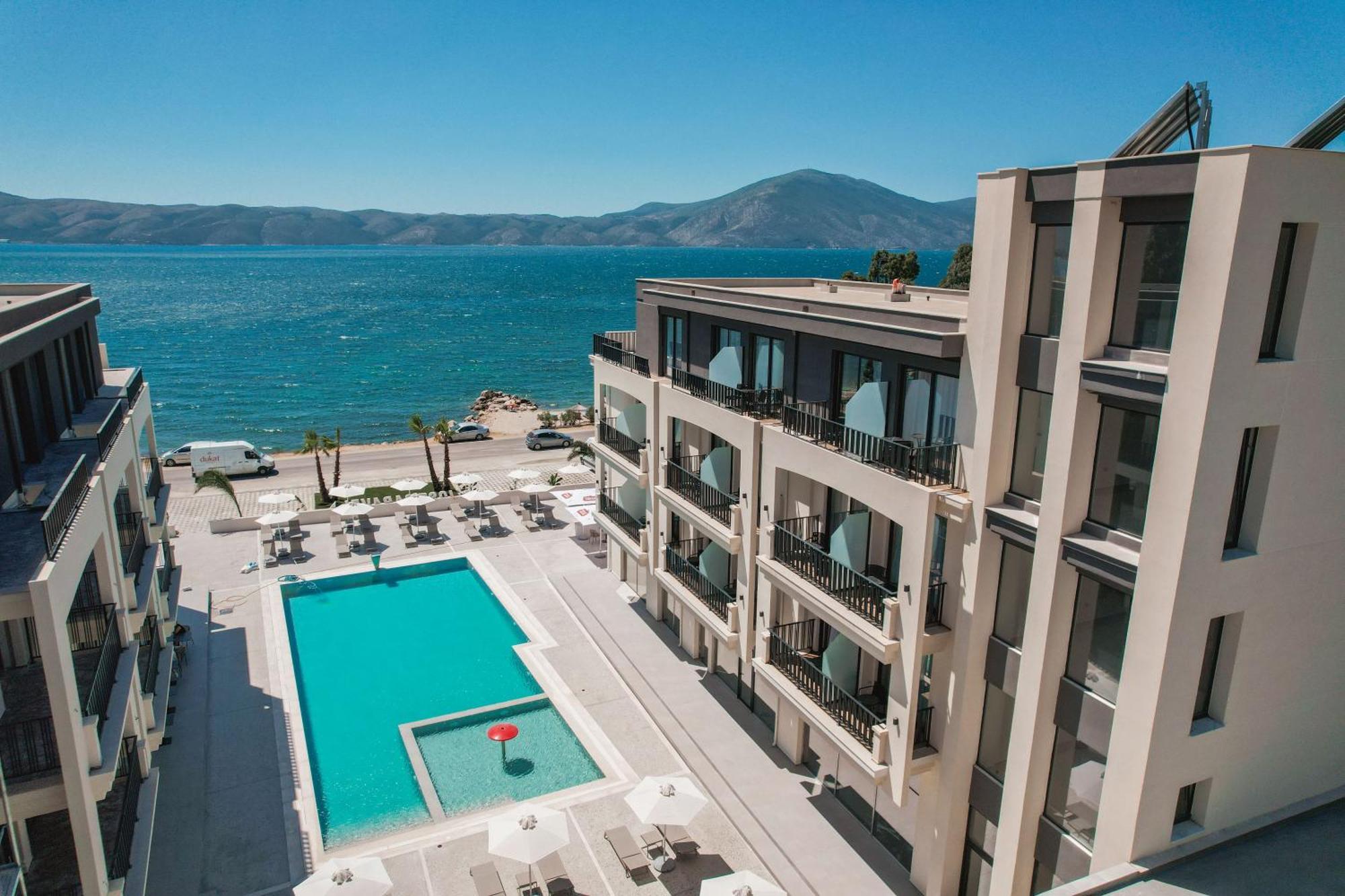 Jost Caravel Hotel Radhime Bagian luar foto