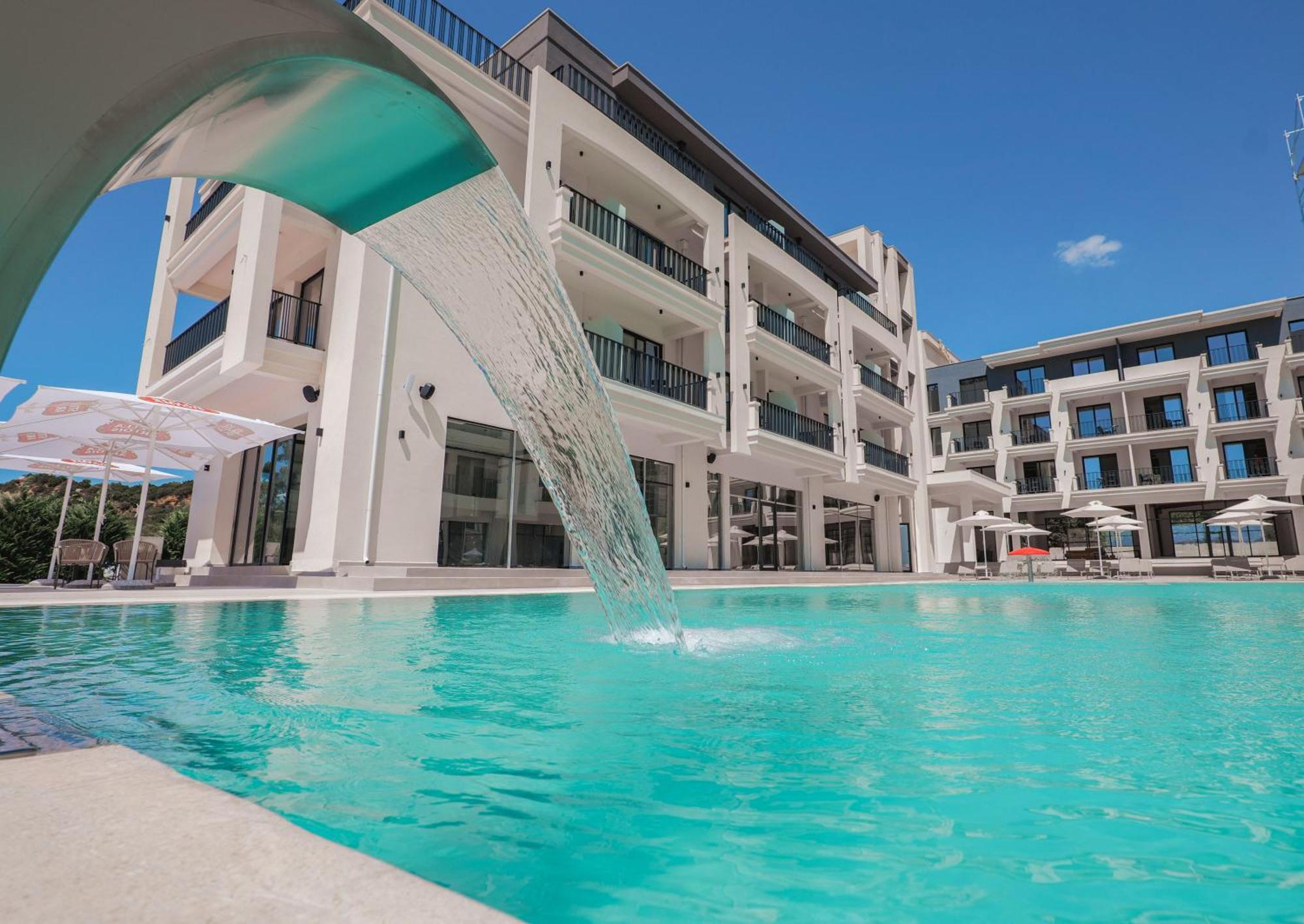 Jost Caravel Hotel Radhime Bagian luar foto