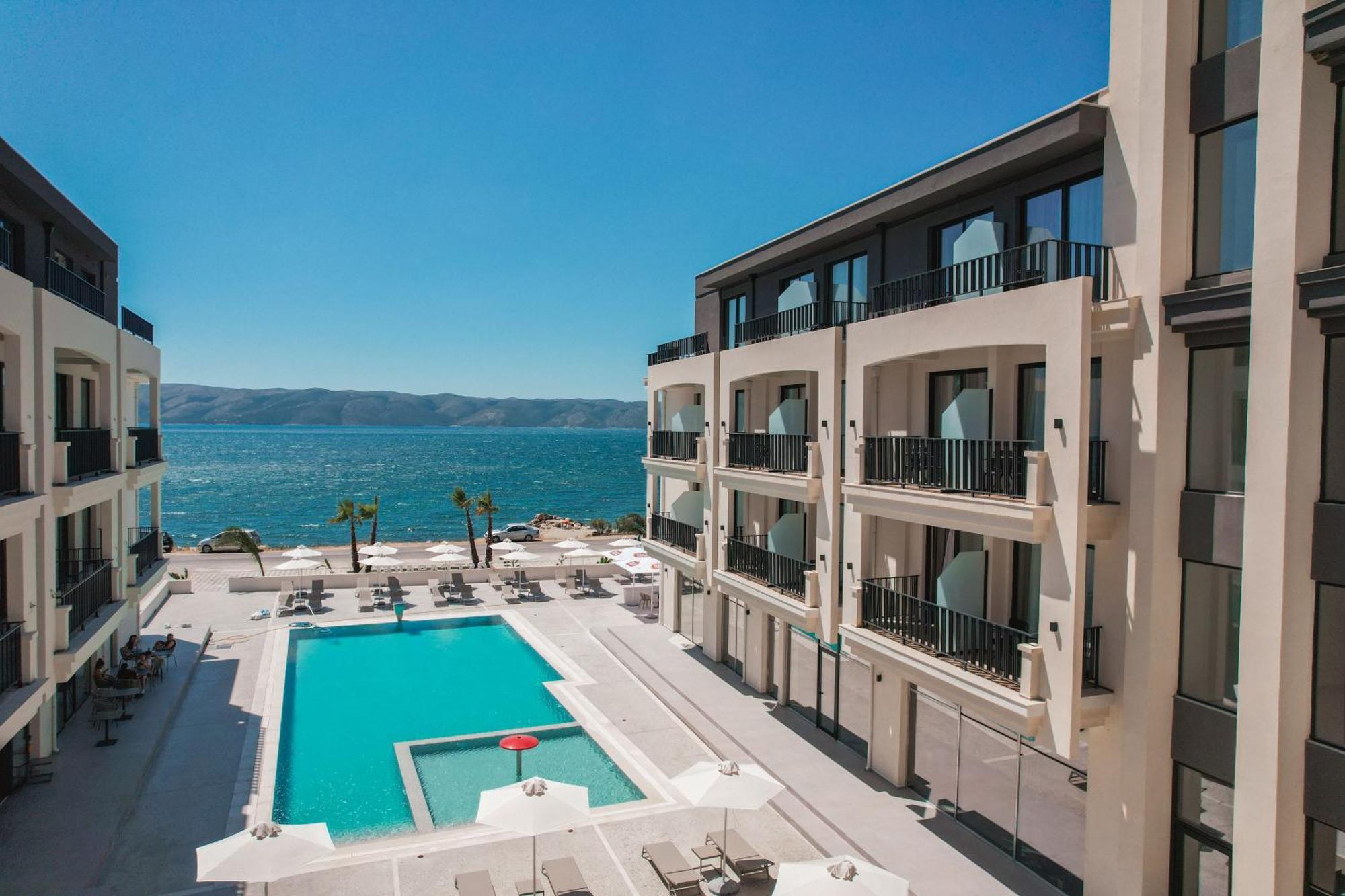Jost Caravel Hotel Radhime Bagian luar foto