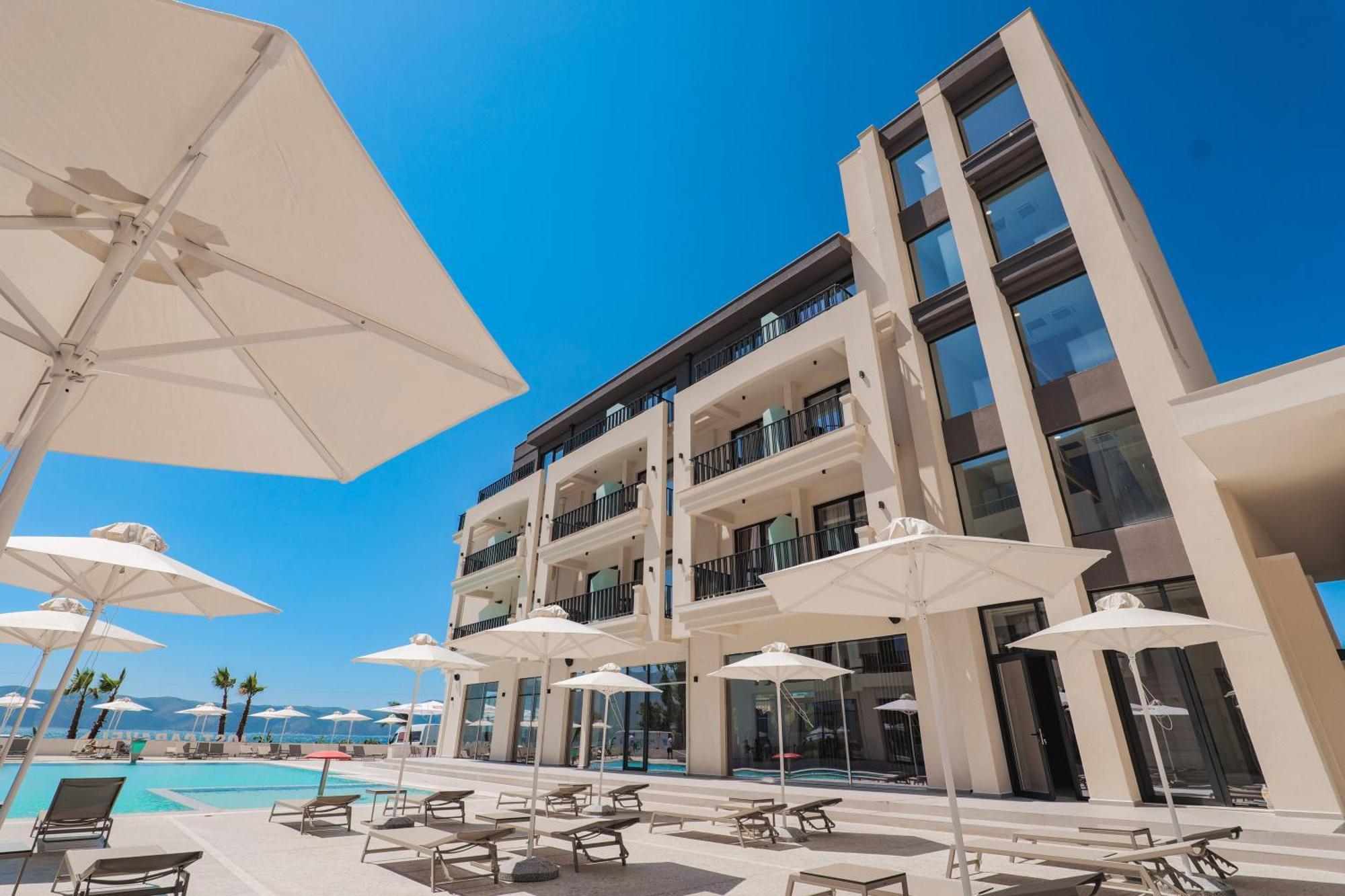 Jost Caravel Hotel Radhime Bagian luar foto