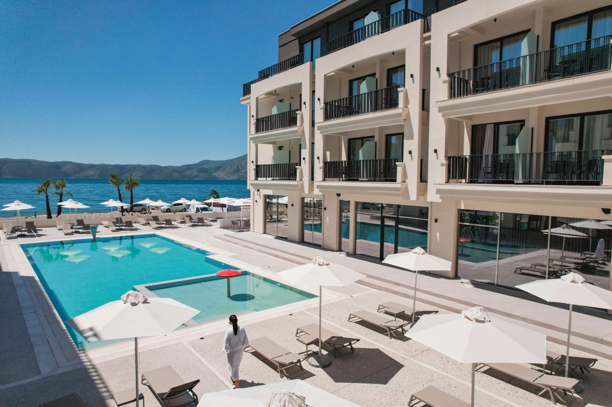 Jost Caravel Hotel Radhime Bagian luar foto
