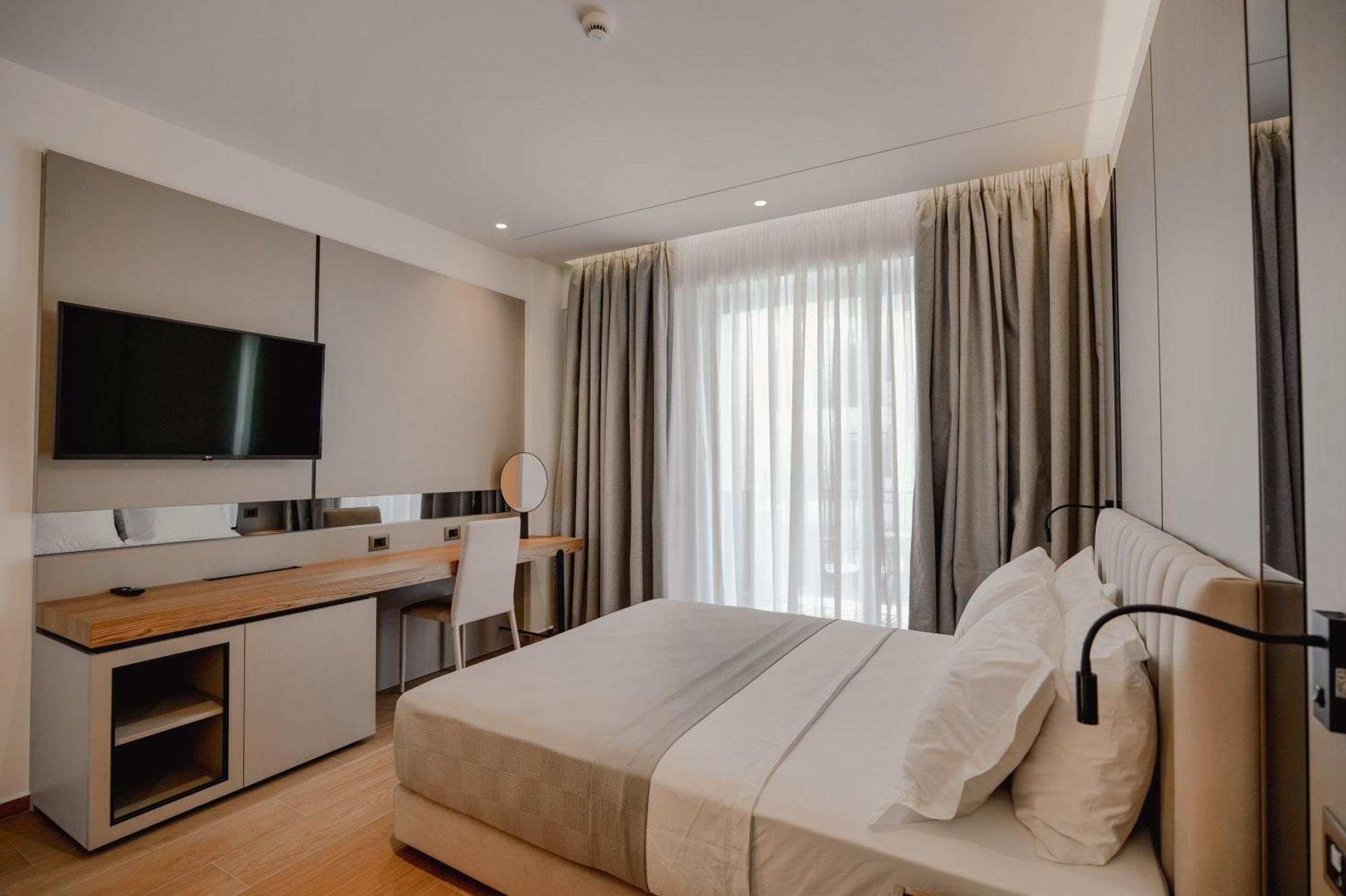 Jost Caravel Hotel Radhime Bagian luar foto