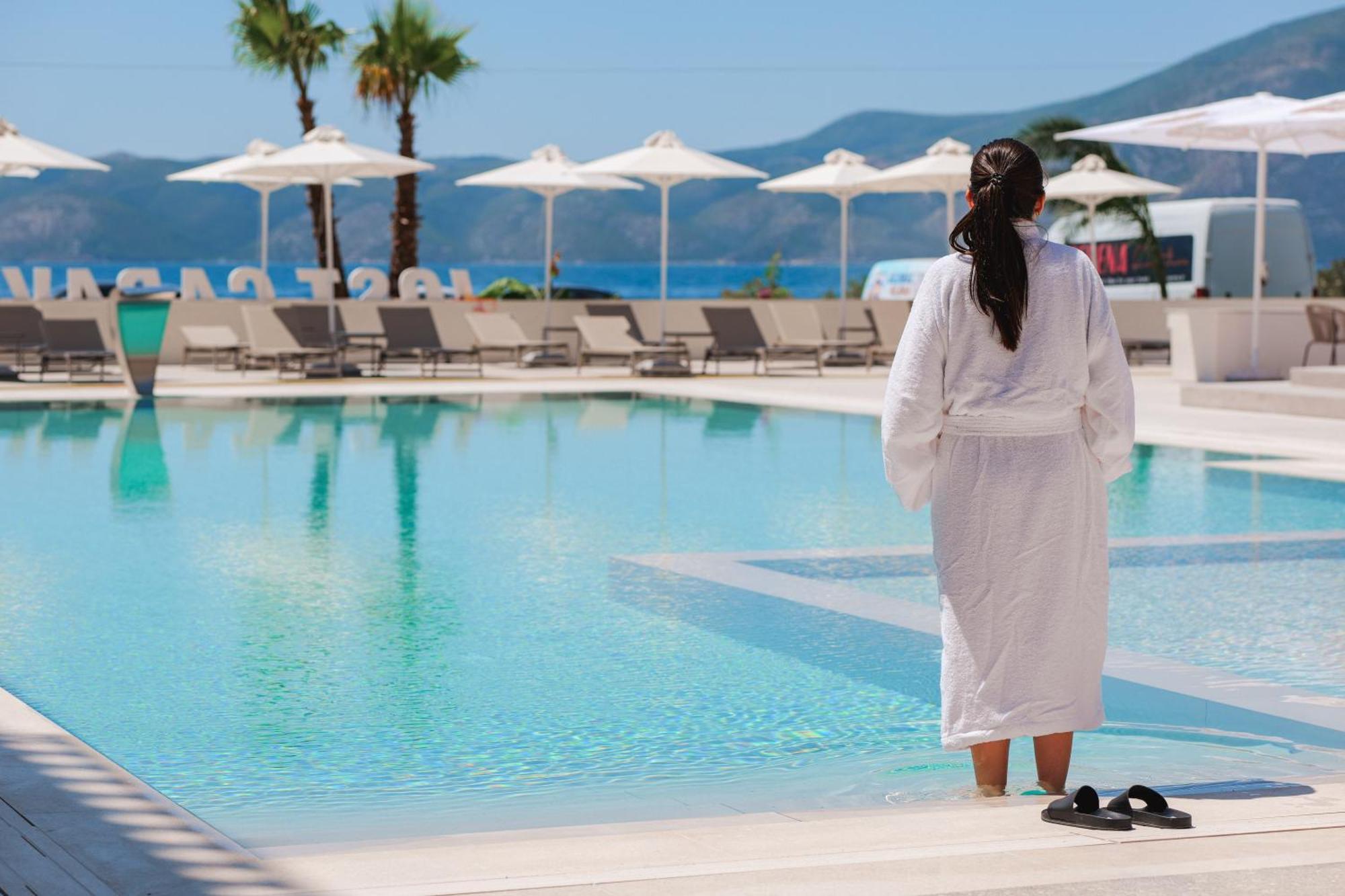 Jost Caravel Hotel Radhime Bagian luar foto