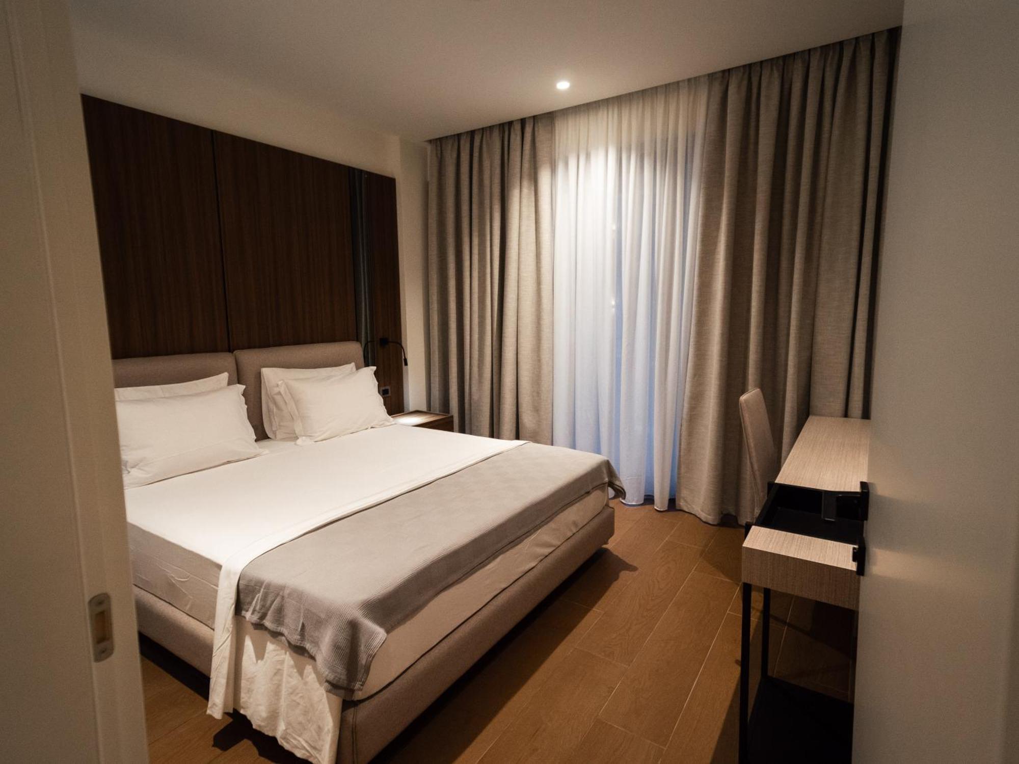 Jost Caravel Hotel Radhime Bagian luar foto