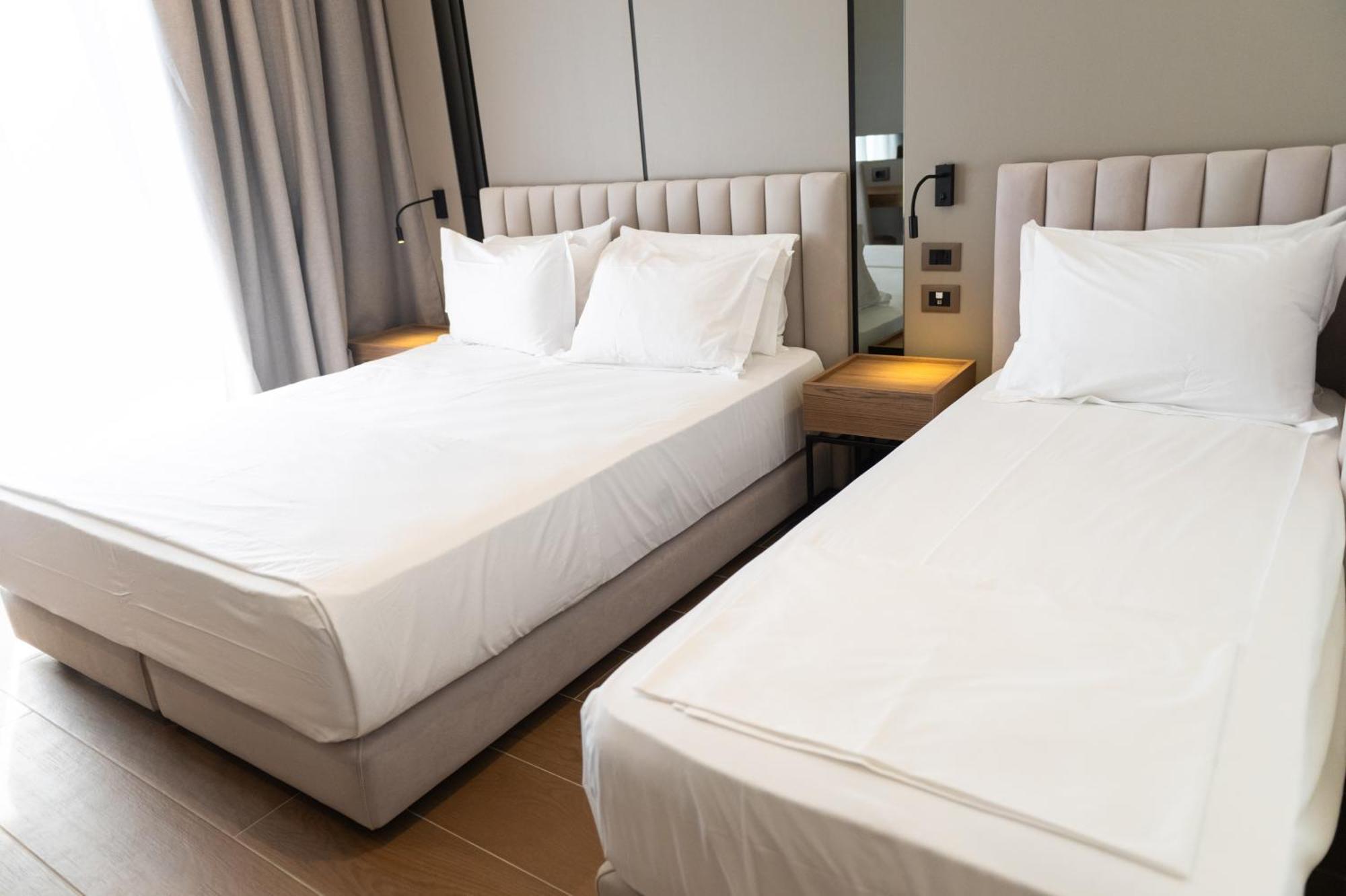 Jost Caravel Hotel Radhime Bagian luar foto