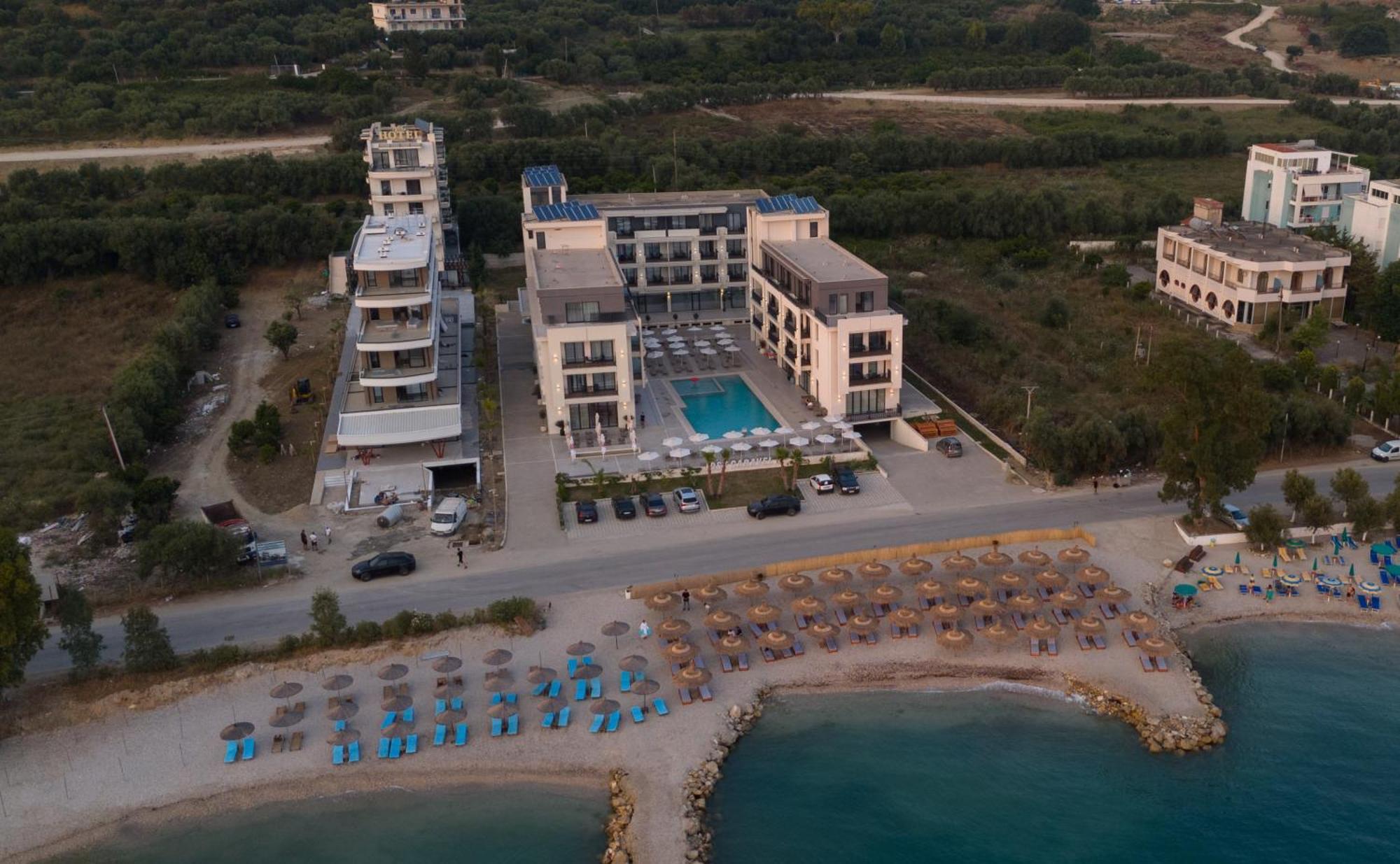 Jost Caravel Hotel Radhime Bagian luar foto