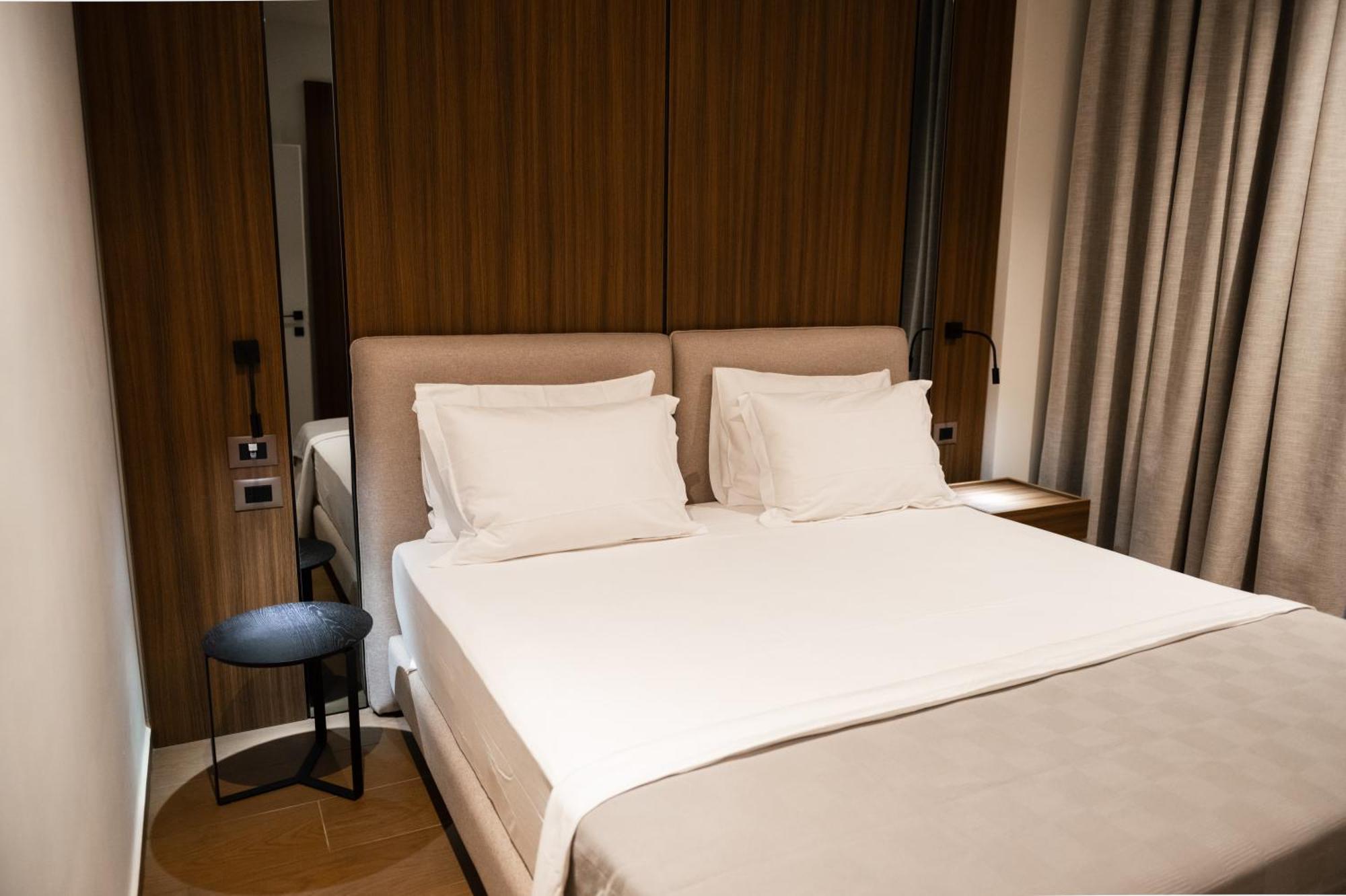 Jost Caravel Hotel Radhime Bagian luar foto
