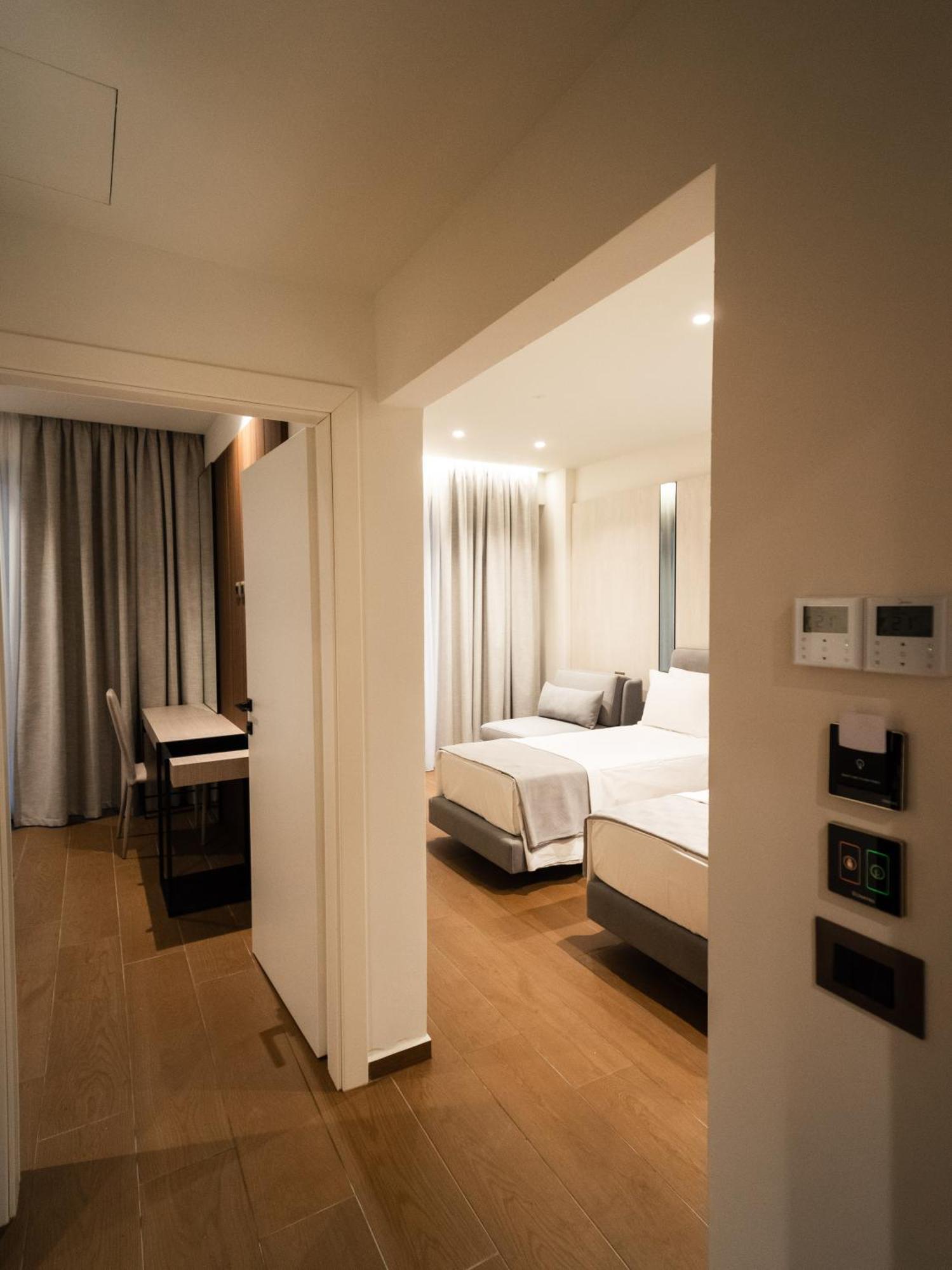 Jost Caravel Hotel Radhime Bagian luar foto