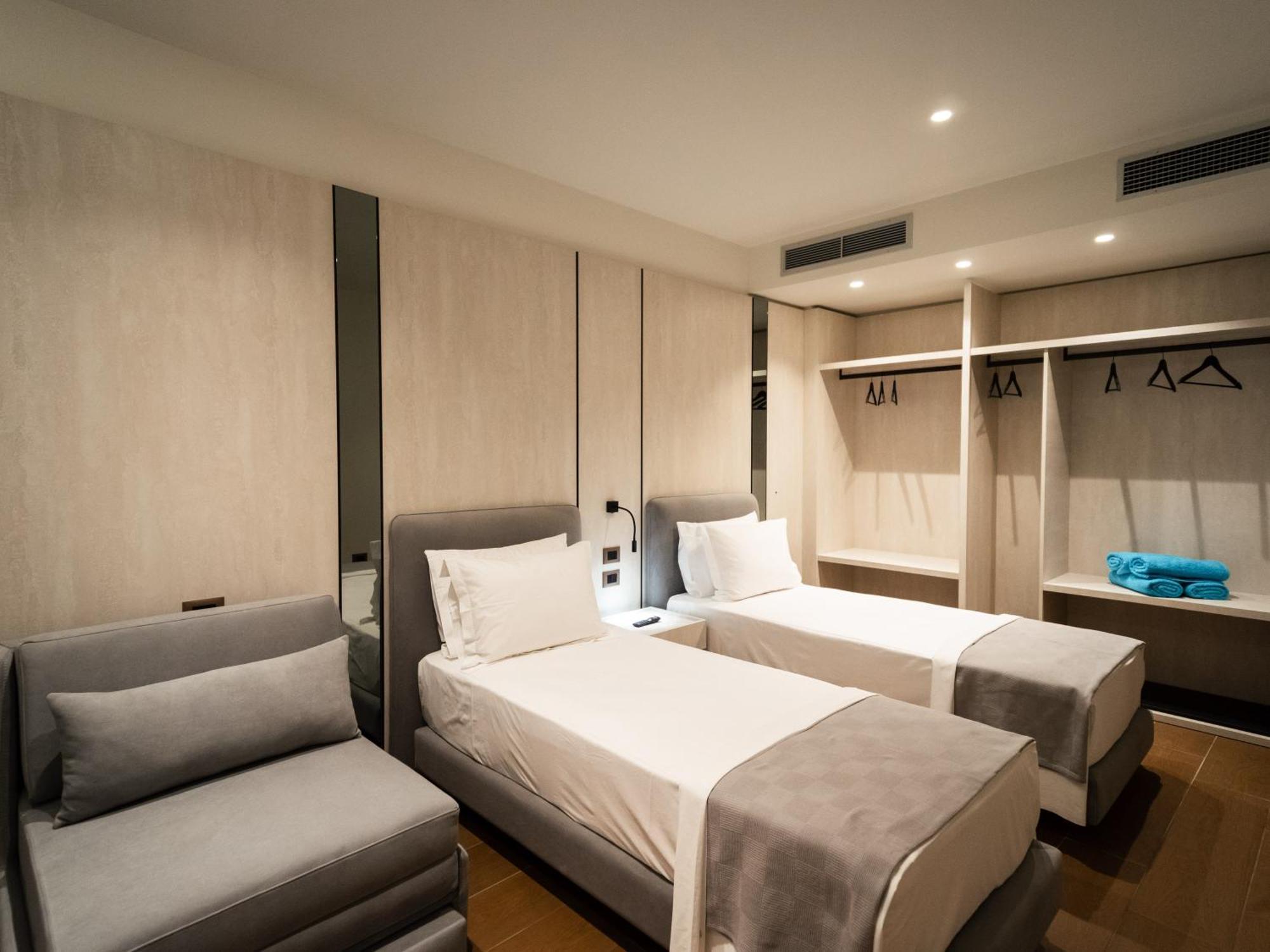 Jost Caravel Hotel Radhime Bagian luar foto