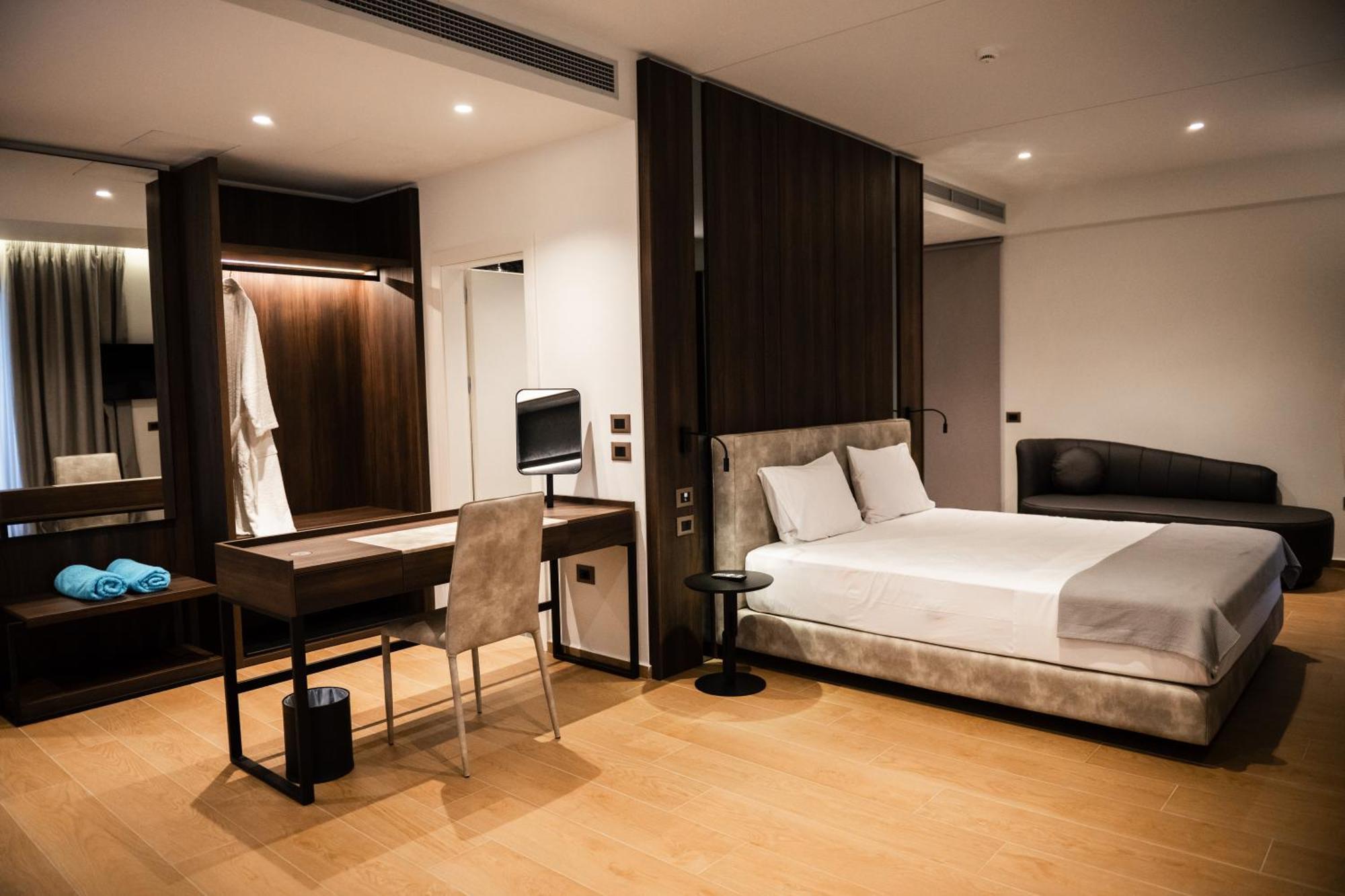 Jost Caravel Hotel Radhime Bagian luar foto