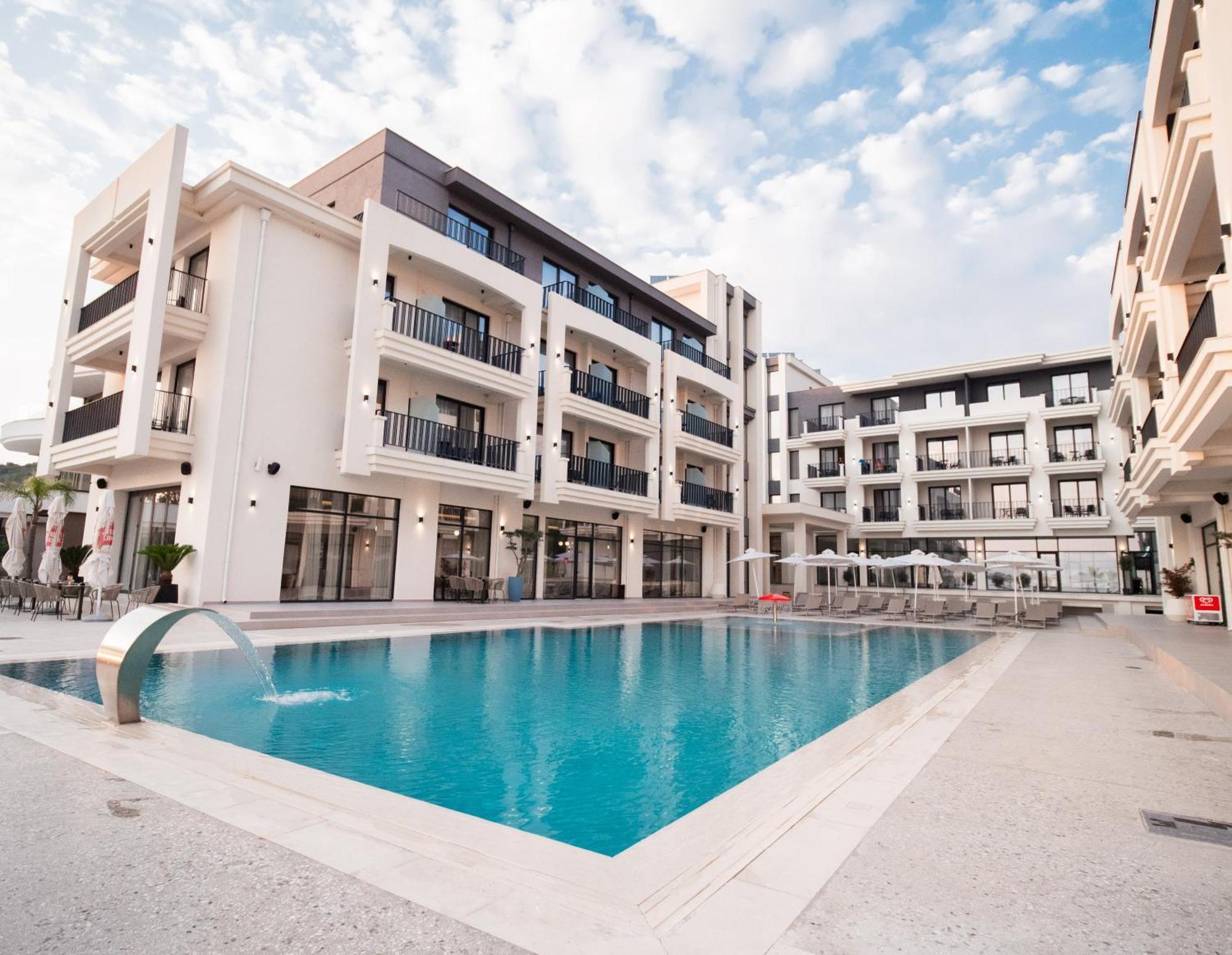 Jost Caravel Hotel Radhime Bagian luar foto