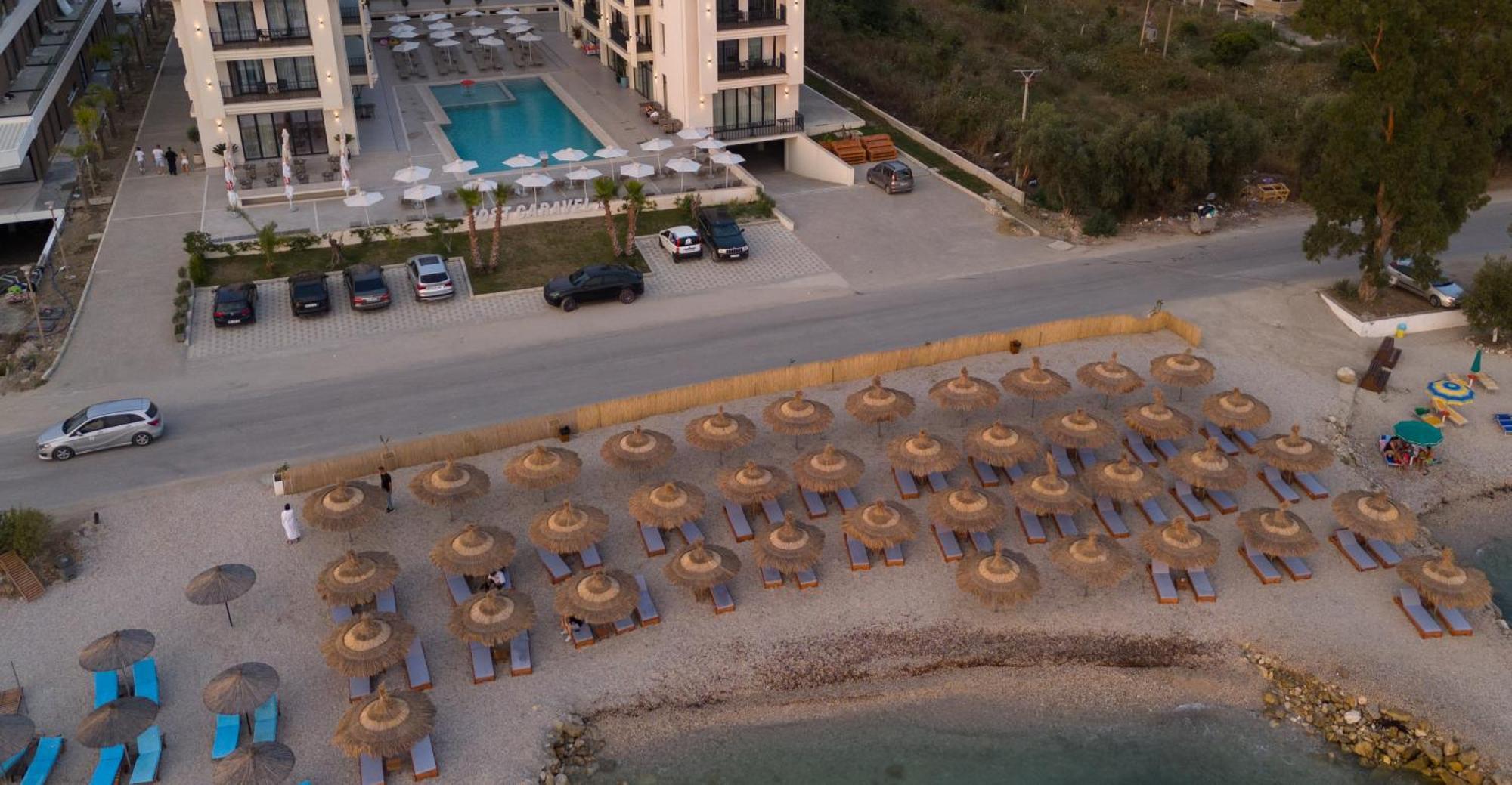 Jost Caravel Hotel Radhime Bagian luar foto