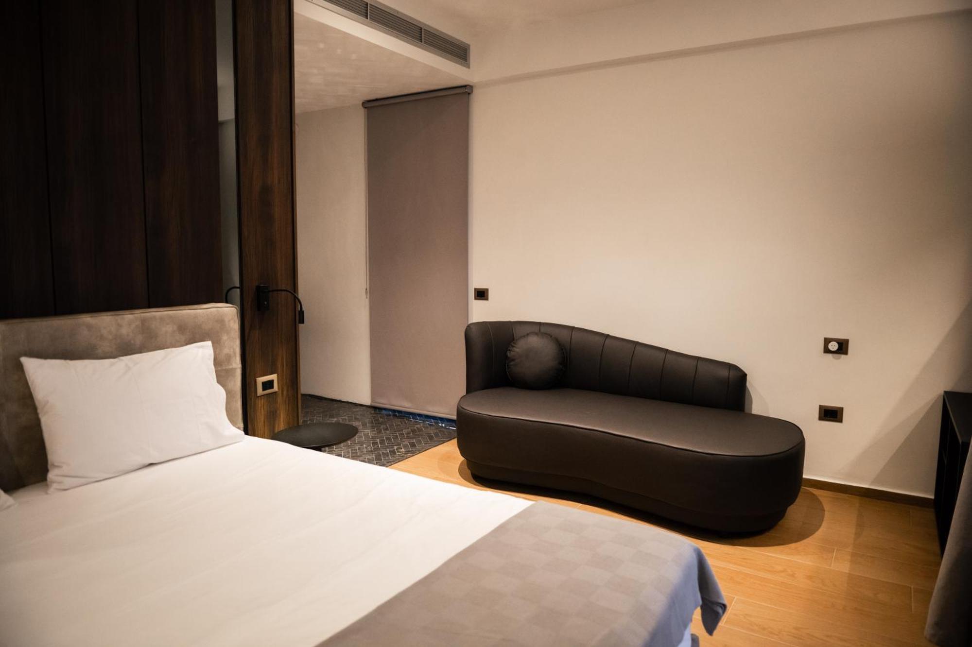 Jost Caravel Hotel Radhime Bagian luar foto