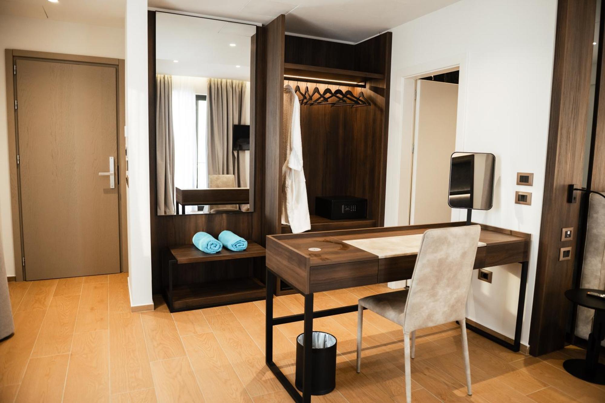 Jost Caravel Hotel Radhime Bagian luar foto