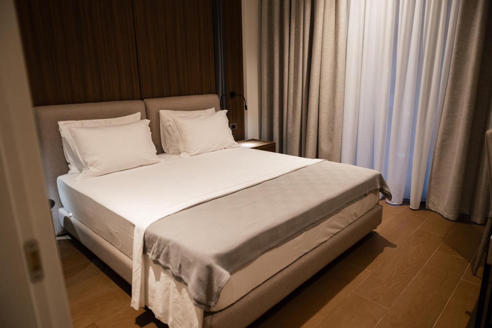 Jost Caravel Hotel Radhime Bagian luar foto