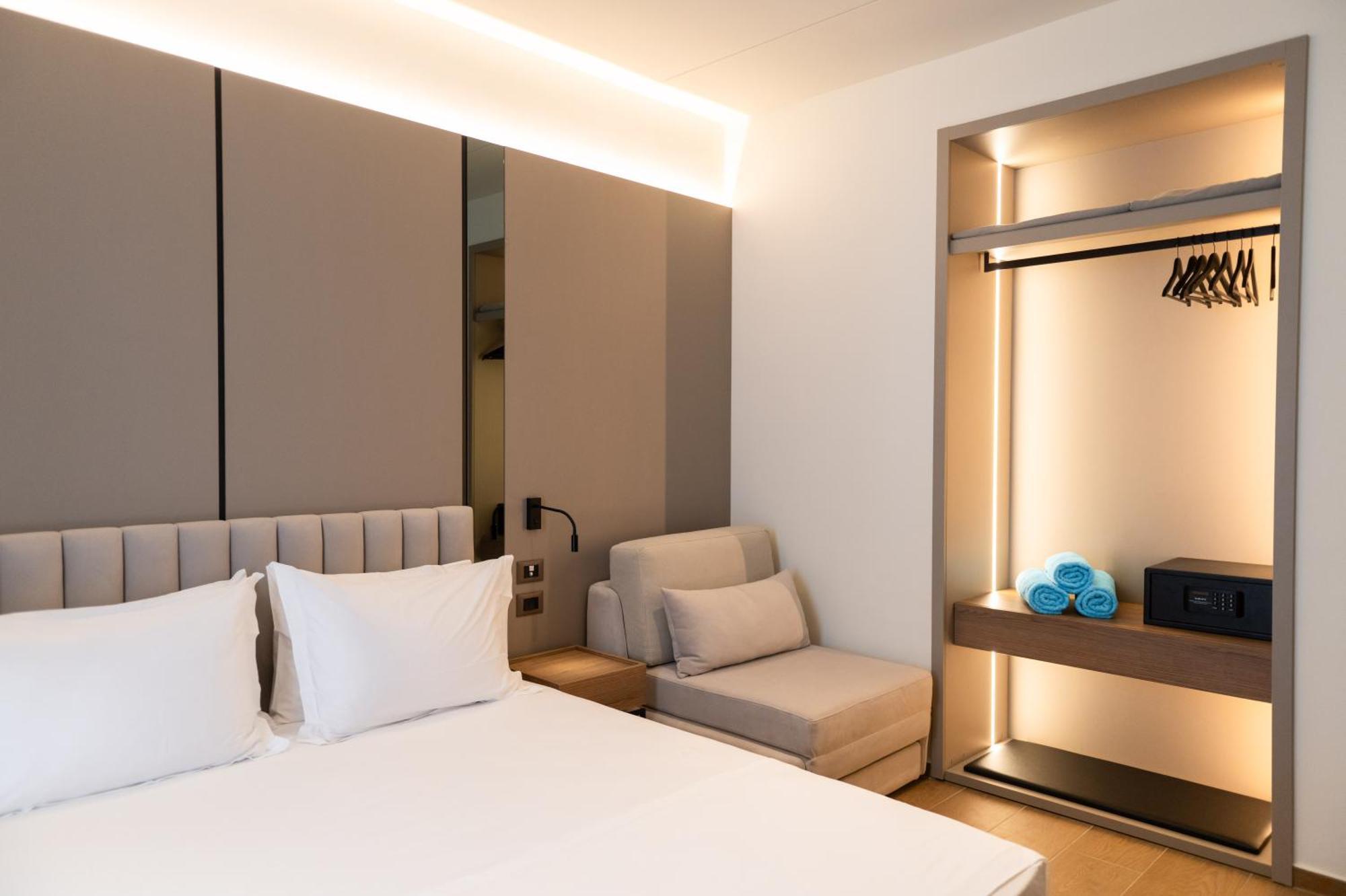Jost Caravel Hotel Radhime Bagian luar foto