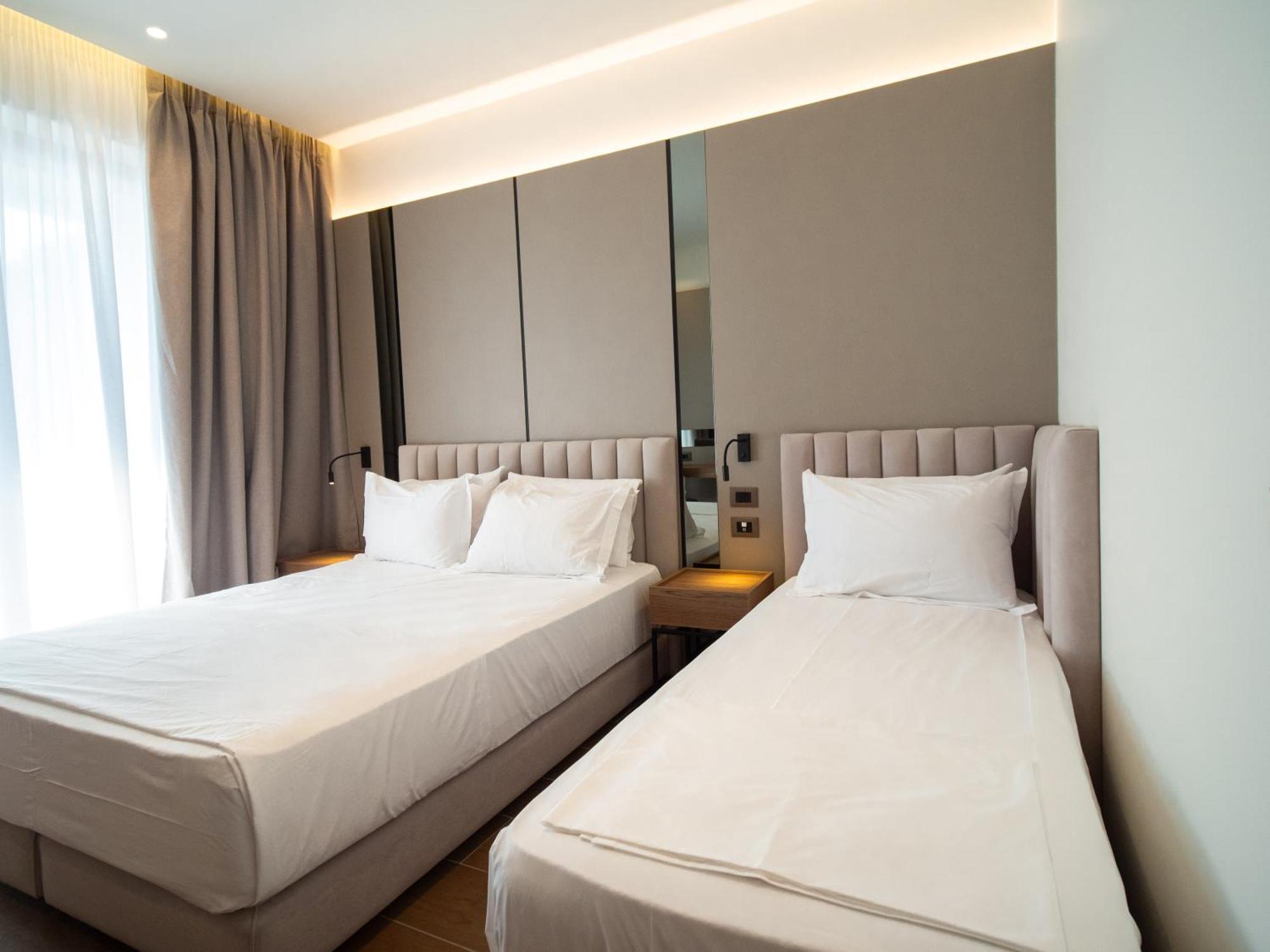 Jost Caravel Hotel Radhime Bagian luar foto