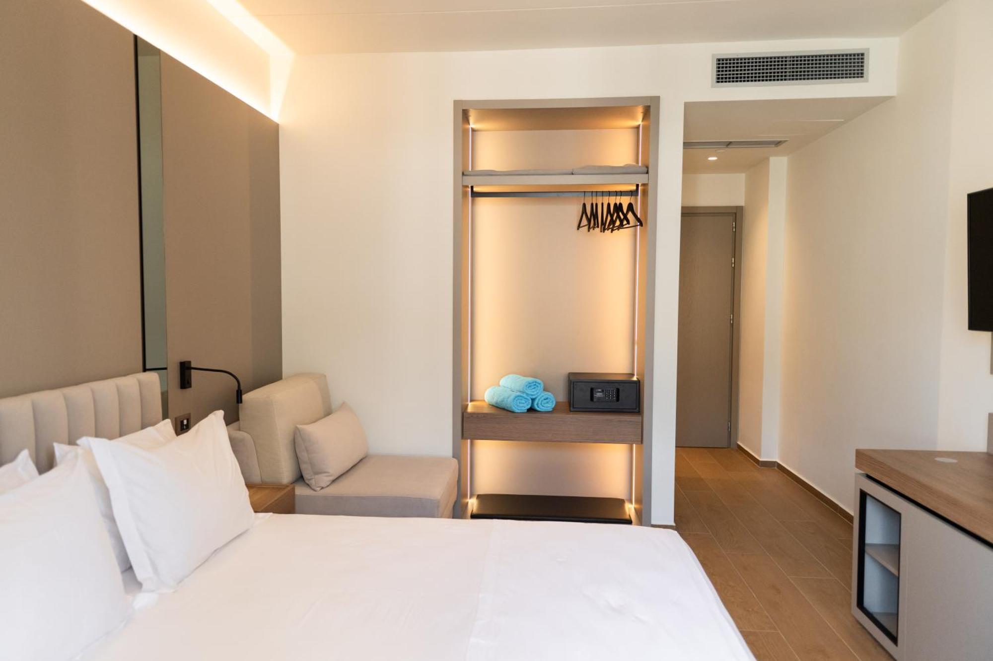 Jost Caravel Hotel Radhime Bagian luar foto