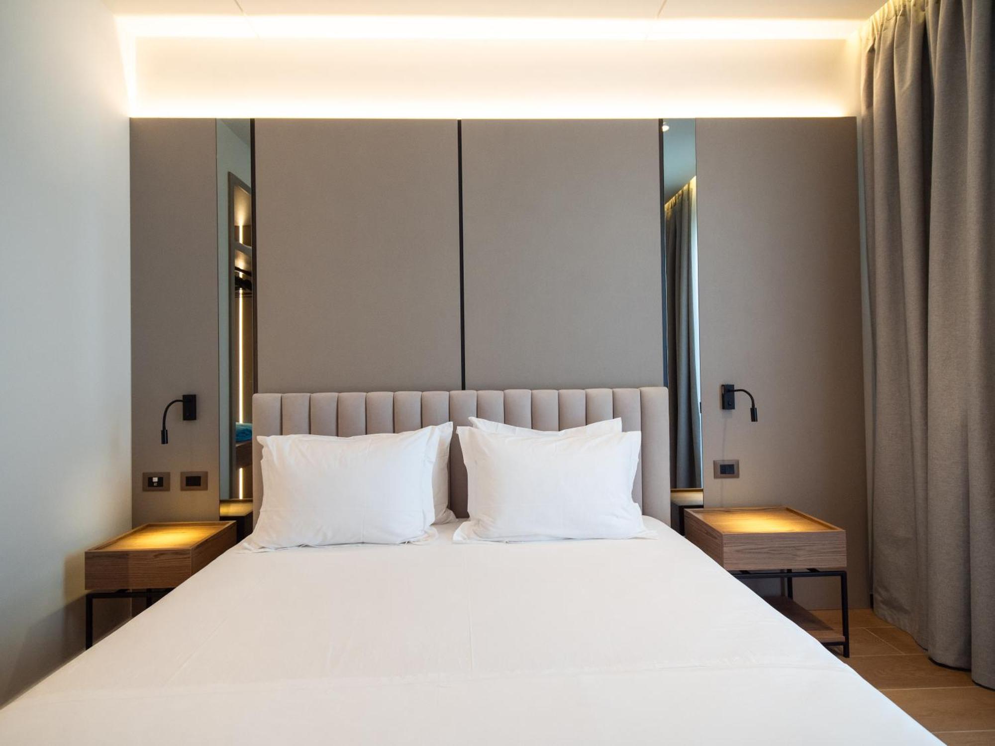 Jost Caravel Hotel Radhime Bagian luar foto