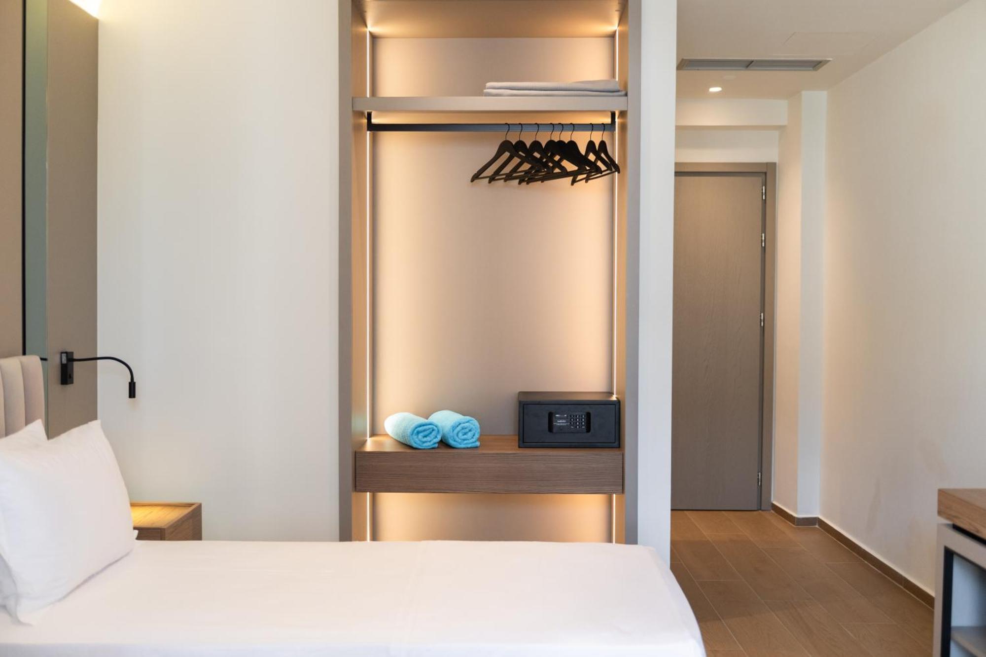 Jost Caravel Hotel Radhime Bagian luar foto