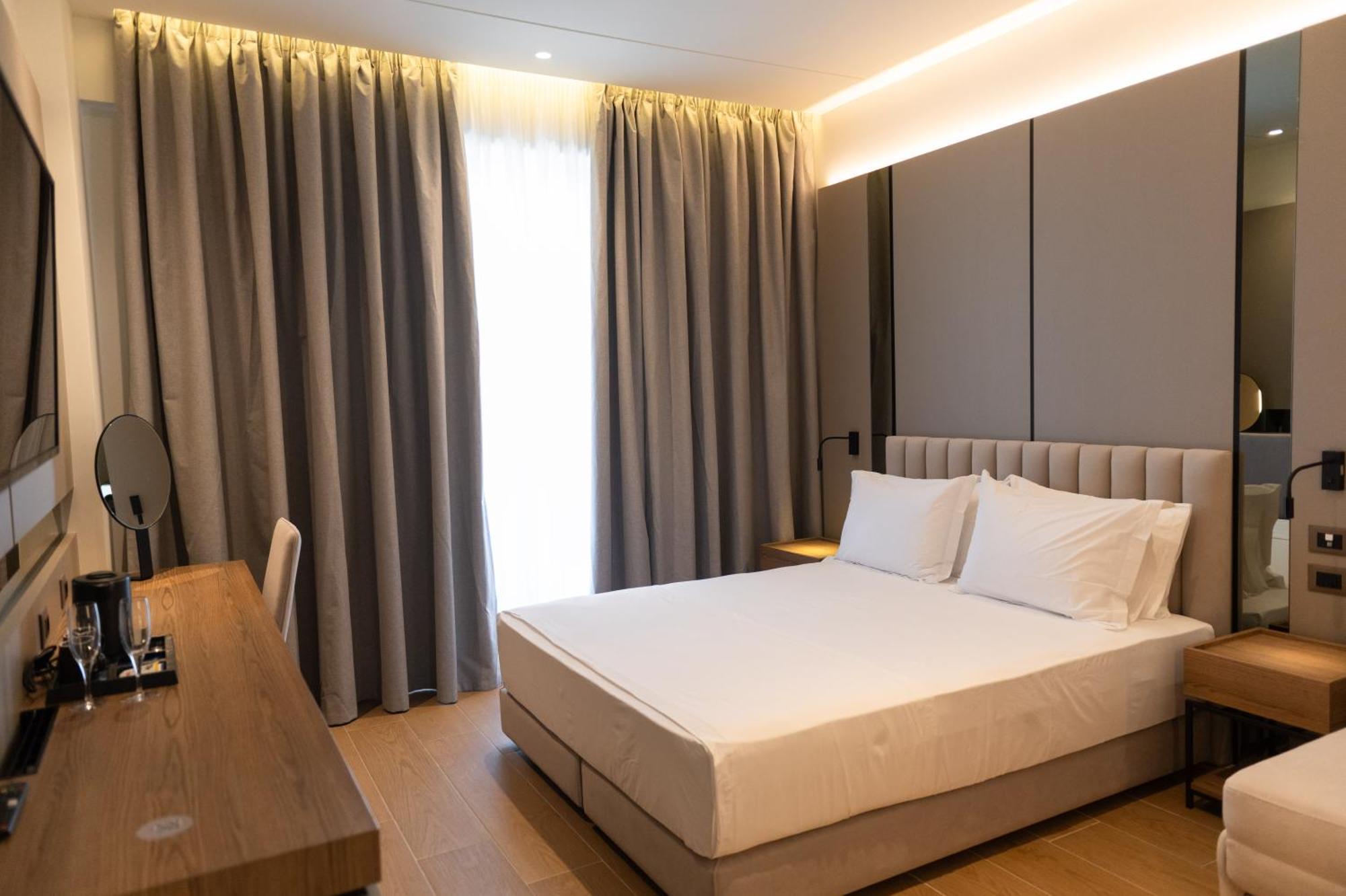 Jost Caravel Hotel Radhime Bagian luar foto