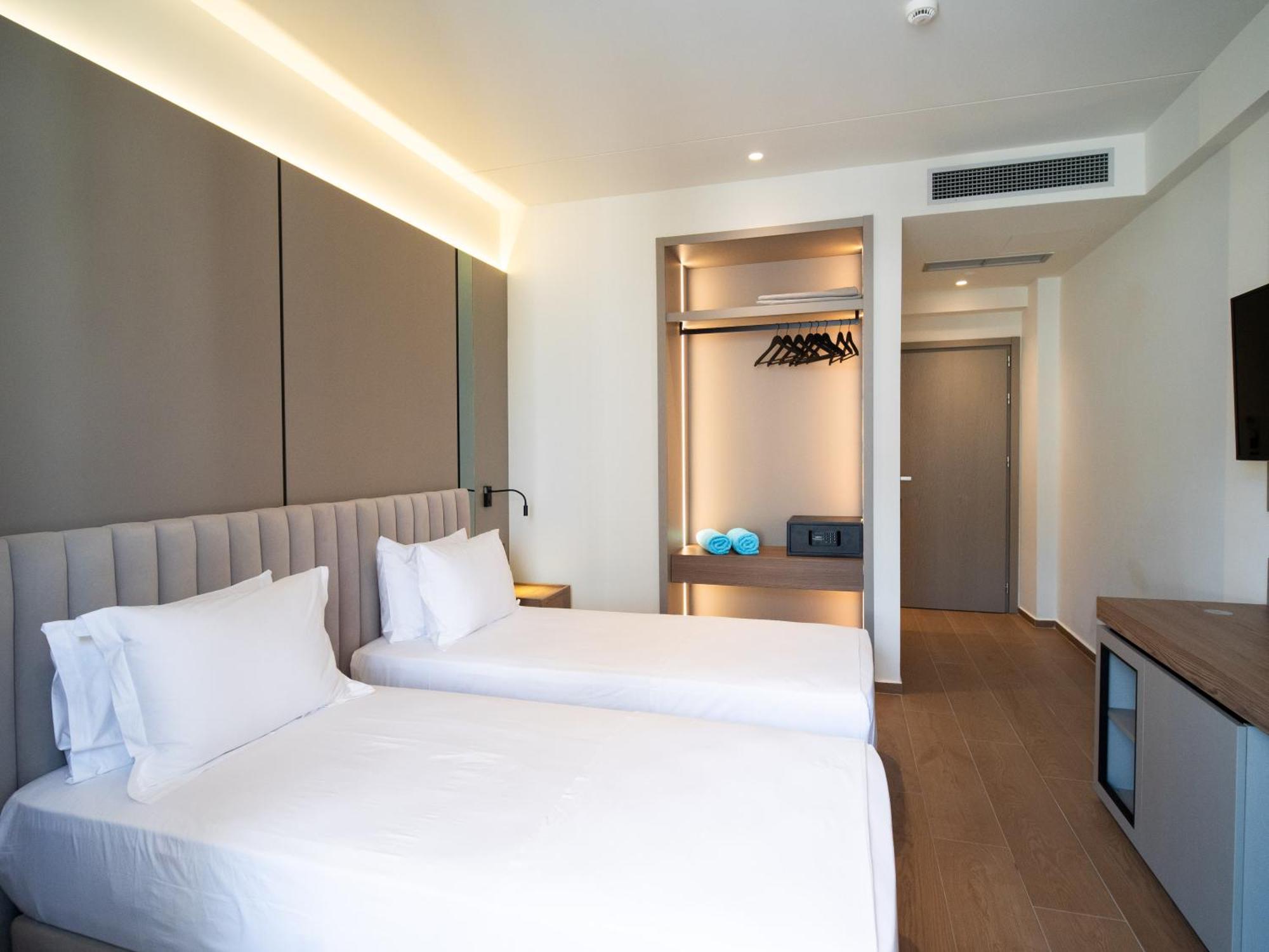 Jost Caravel Hotel Radhime Bagian luar foto