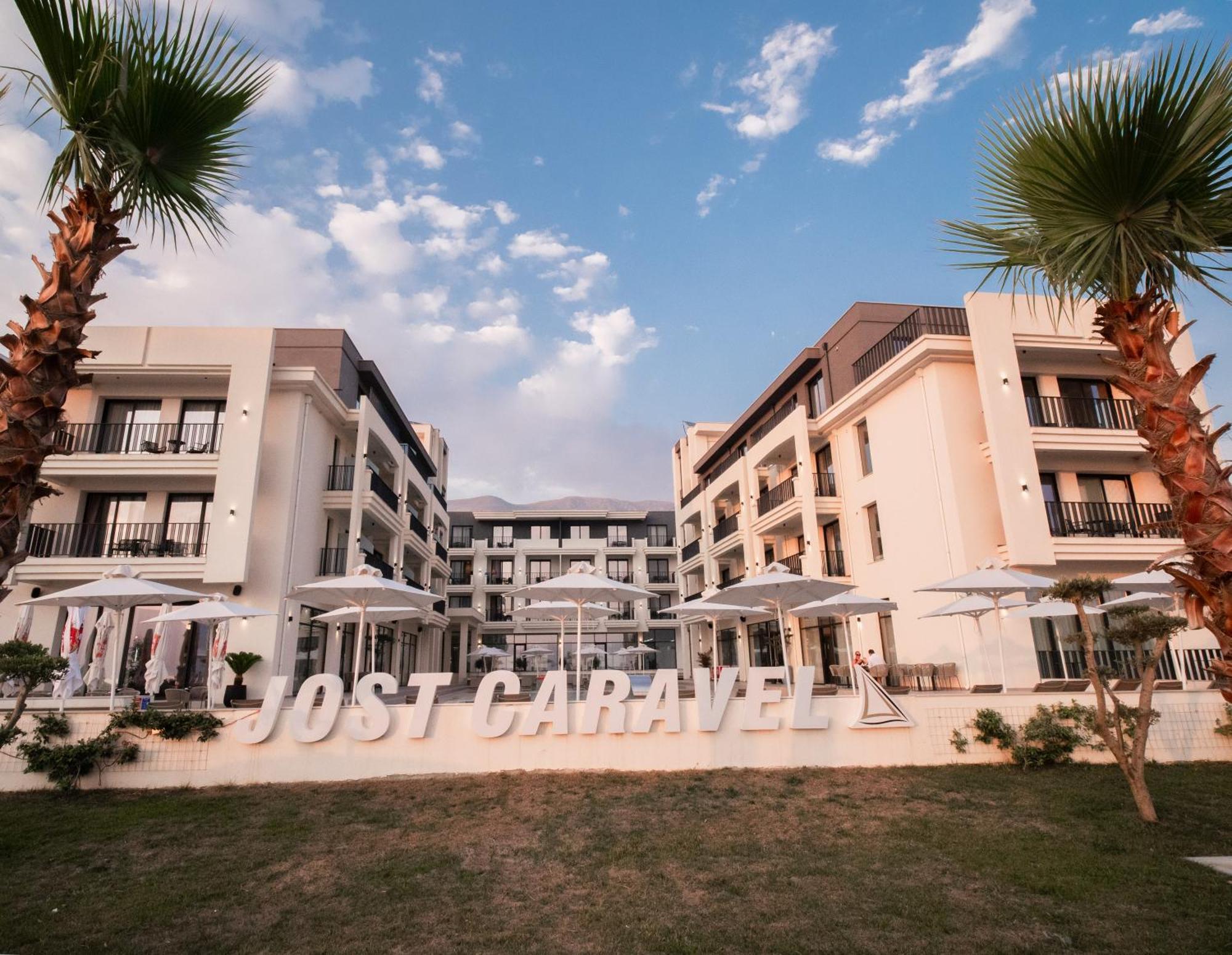 Jost Caravel Hotel Radhime Bagian luar foto